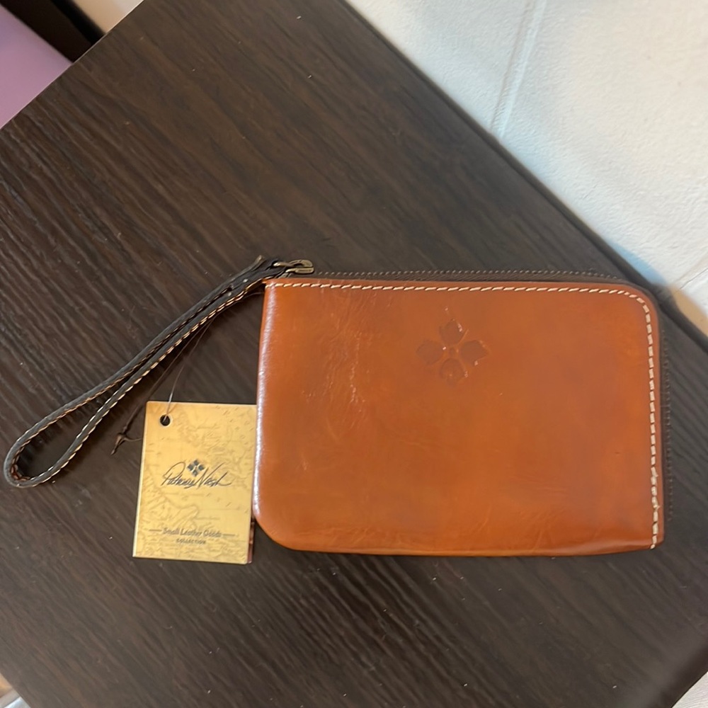 NWT Patricia Nash Small Leather Wristlet